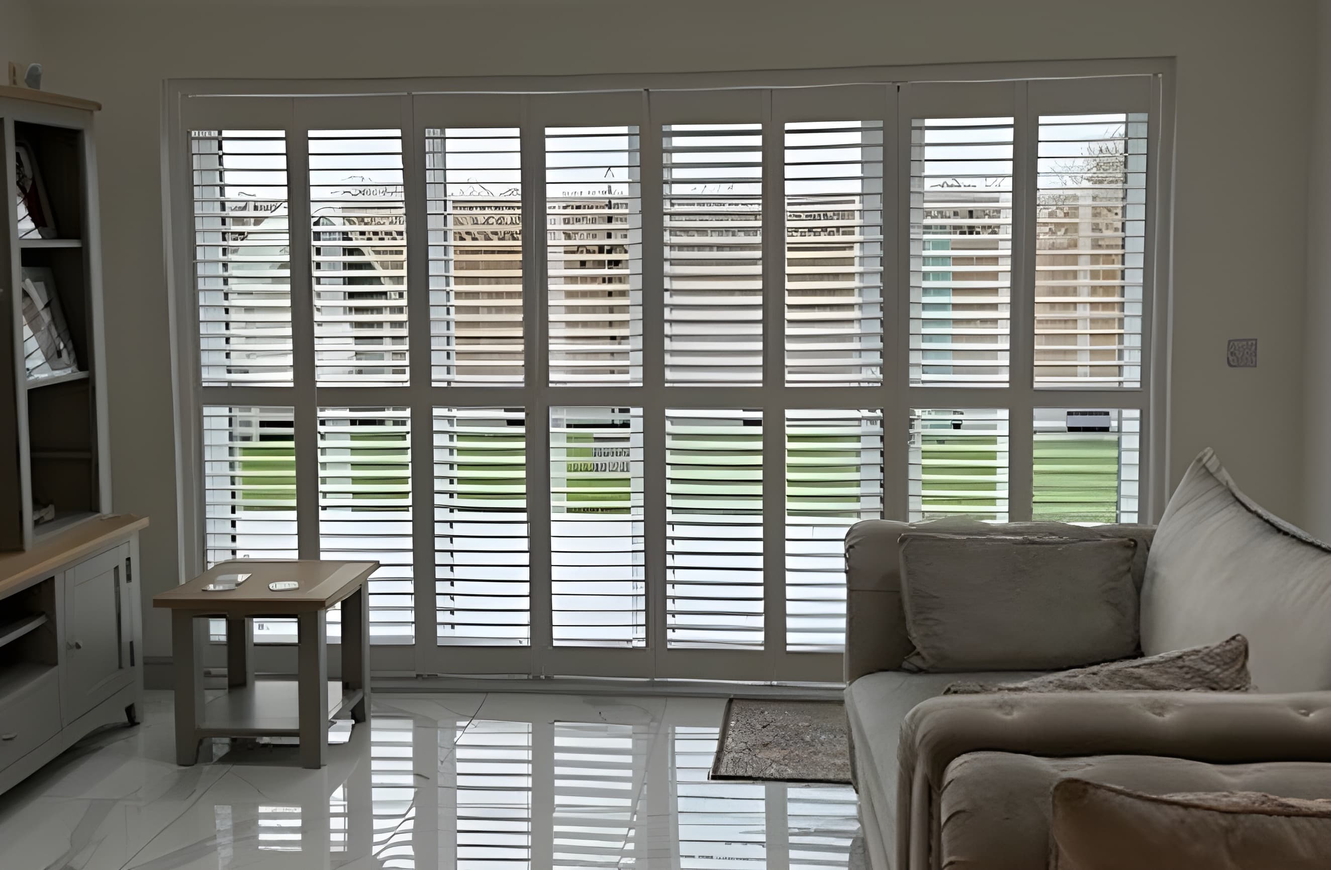 Tracking shutters