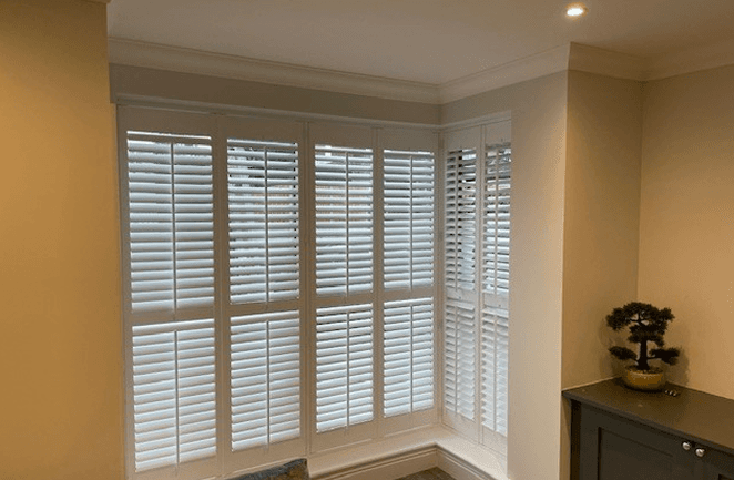 Shutters for square bay windows