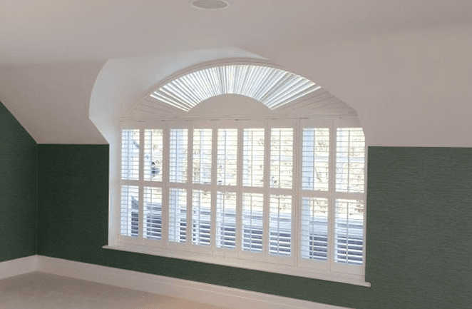 Wide curved plantation shutters